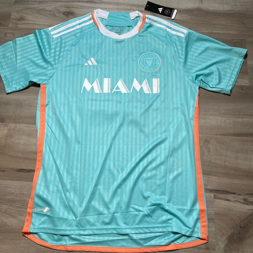 Lionel Messi inter miami jersey size XL. Fits L